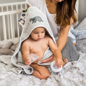 BabyOno Πετσέτα Βελουτέ Βαμβακερή Με Κουκούλα 100 x 100 Ροζ BN540-03 - Image 4
